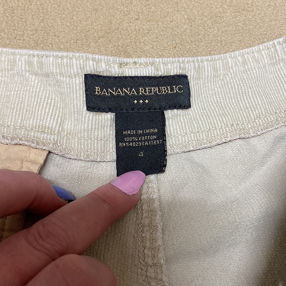 Banana Republic Corduroy Khaki Shorts Size 4 - Picture 3 of 16